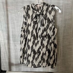 Forever 21 Black & White Sleeveless Tie-Neck Blouse